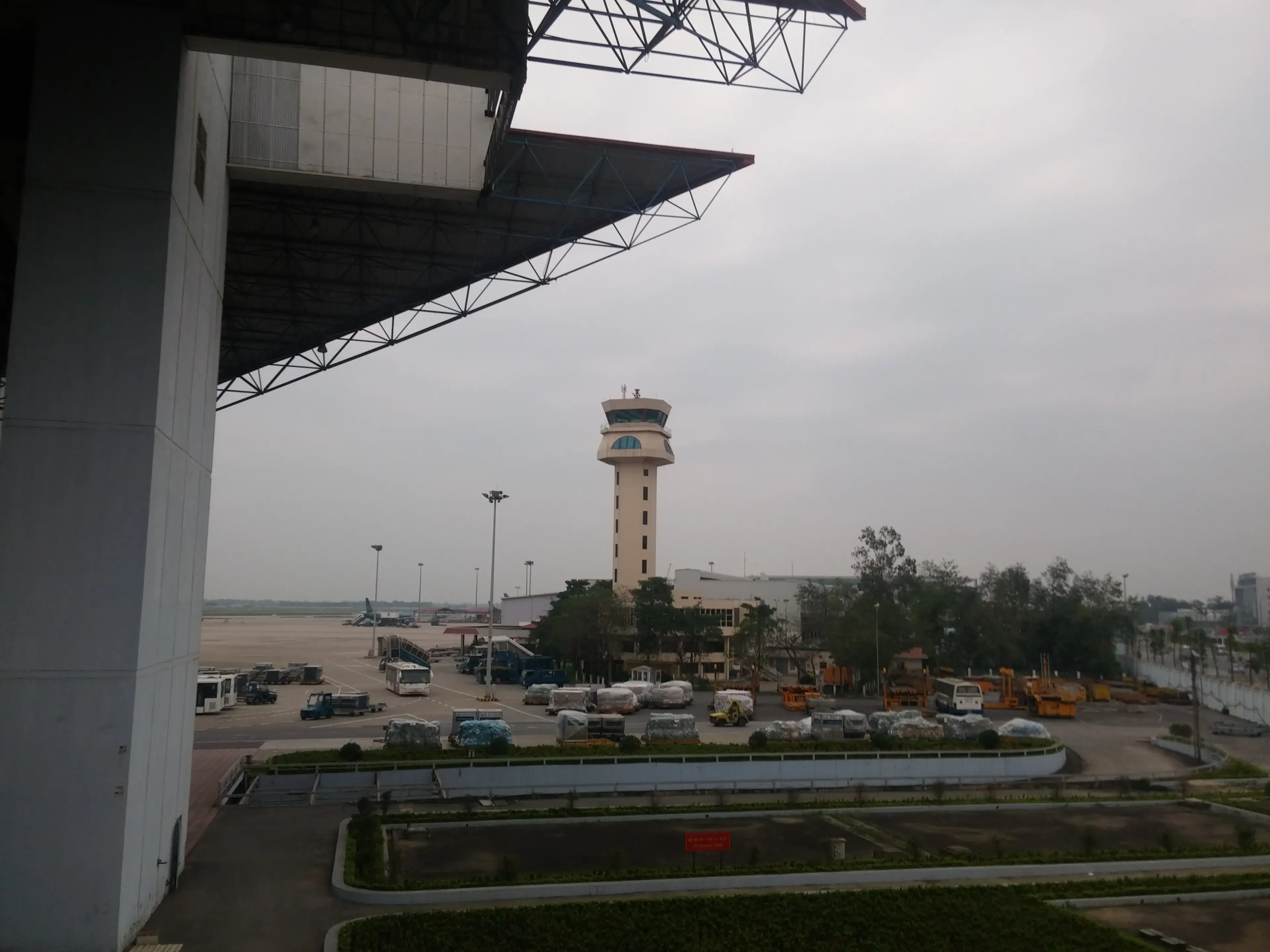 Cổng vào sân bay Nội Bài