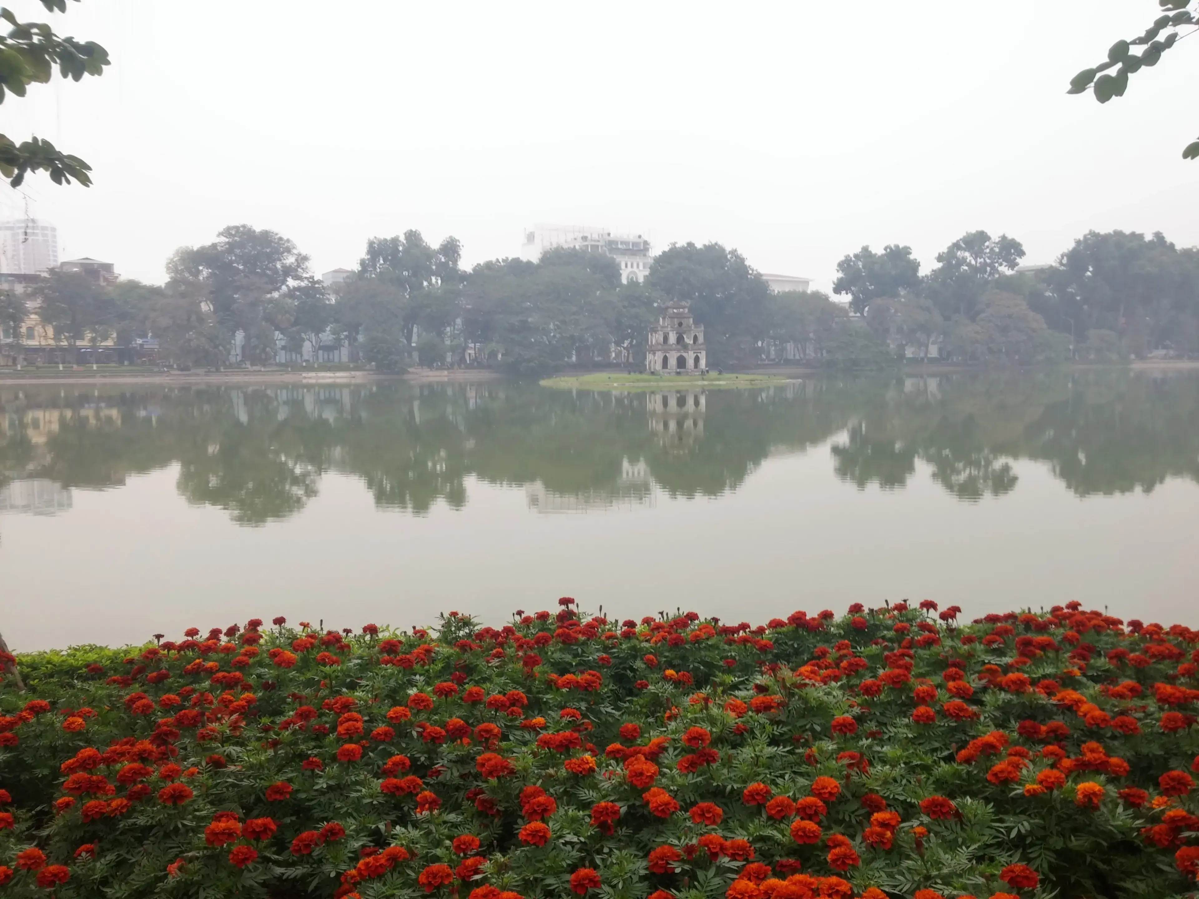 Buổi sáng Hồ Gươm